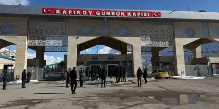 Türkiye-İran sınır kapılarında günübirlik yolcu geçişleri durduruldu