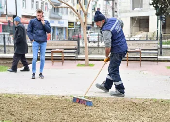 Gemlik’te Yeşil Seferberlik: Park ve Bahçeler Ekipleri Sahada!