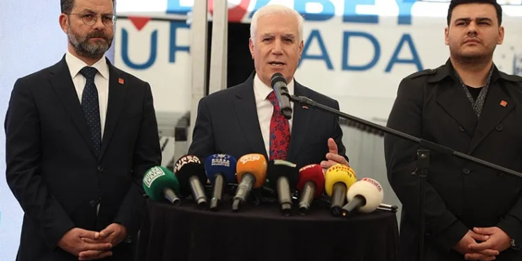 Bursa’da APP plaka izdihamı…Kuyruk sokaklara taştı