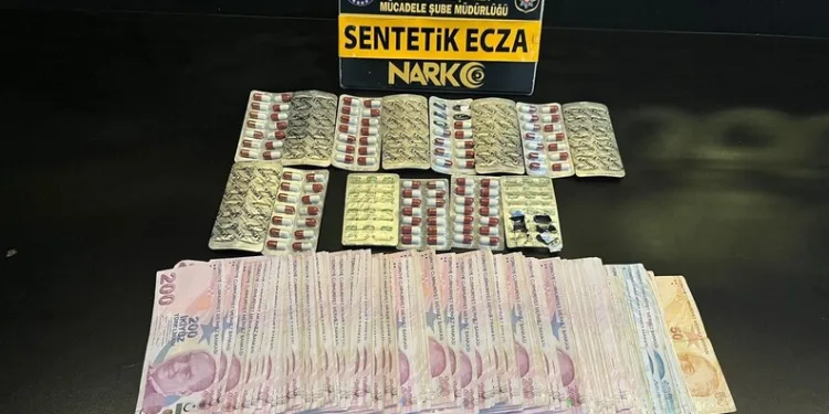 Balkondaki kombiden çıkan yangın mahalle sakinlerini korkuttu