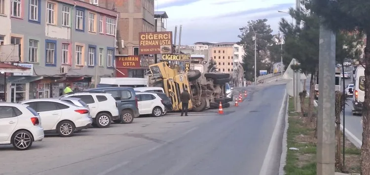 Balkondaki kombiden çıkan yangın mahalle sakinlerini korkuttu