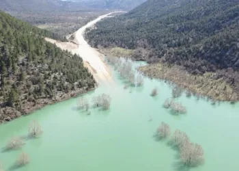 Sular çekildikten sonra yeniden ulaşıma açılan Antalya-Konya kara yolu havadan görüntülendi