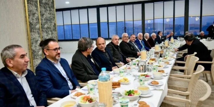 Başkan Geçit, belediye meclis üyeleriyle ‘vefa’ iftarında buluştu