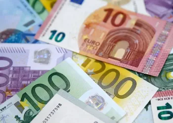 Euro 3 ayın dibine geriledi