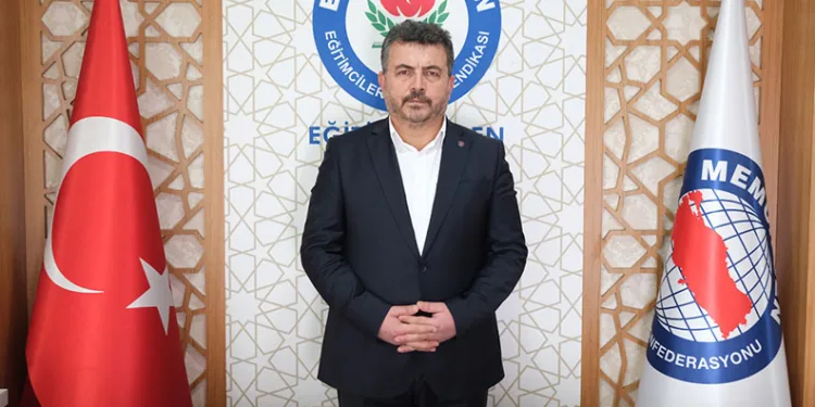 “Öğretmene uzanan el, geleceğimize uzanıyor”