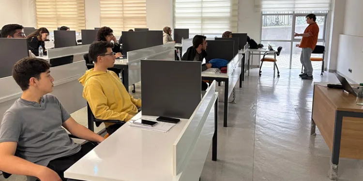 “Tercihten Önce Üniversiteni Yaşa” projesi özel okul başvuruları başladı