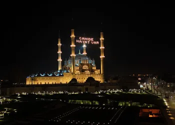 Selimiye Camii’nde mahya mesajı değişti