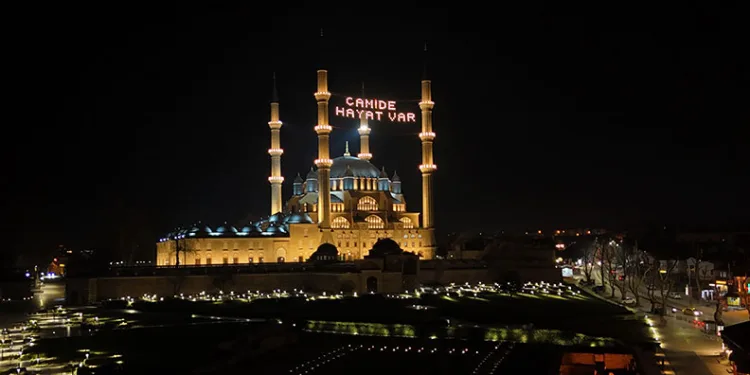 Selimiye Camii’nde mahya mesajı değişti