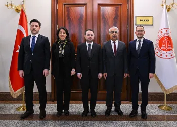 Bakan Gürlek, DEM Parti heyeti ile görüştü