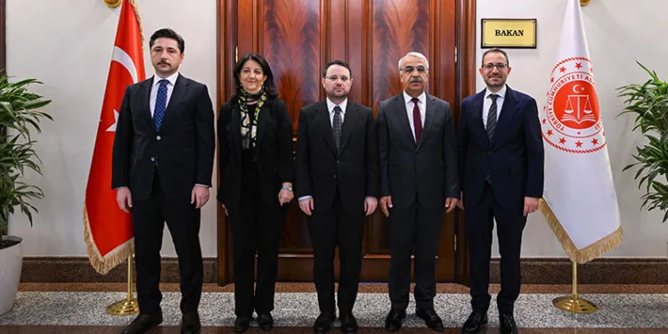 Bakan Gürlek, DEM Parti heyeti ile görüştü