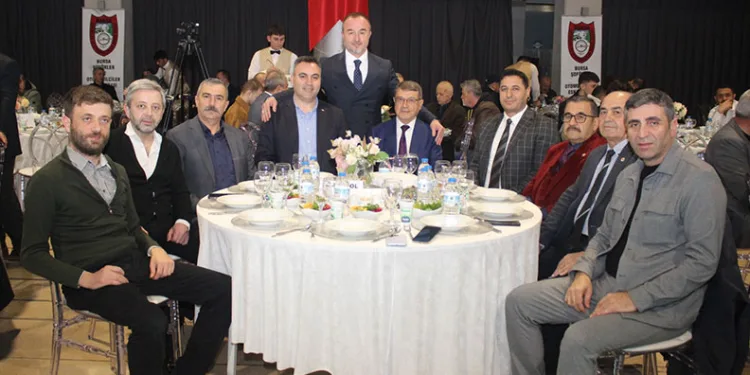 Esnafın dayanışmasını pekiştiren iftar sofrası