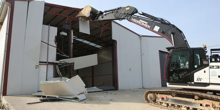 Nilüfer’de tarım alanındaki kaçak yapı yıkıldı