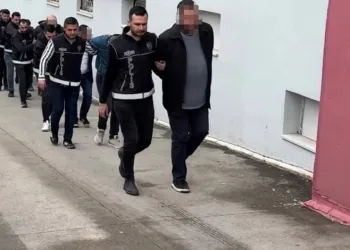 Cep telefonu bayii ve kuyumcu görünümlü tefecilik iddiası: 11 gözaltı