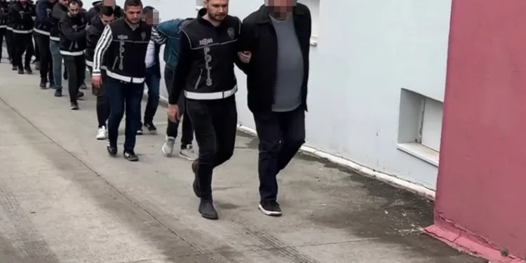 Cep telefonu bayii ve kuyumcu görünümlü tefecilik iddiası: 11 gözaltı