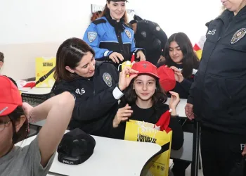 Bursa’da öğrencilere polislik tanıtımı ve güvenlik bilgilendirmesi