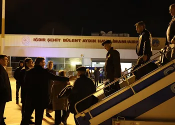 Bakü-Nahçıvan seferini yapan yolcu uçağı saldırı nedeniyle Iğdır’a indi