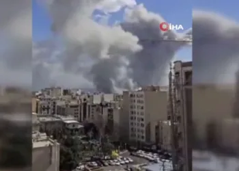 İsrail: “Tahran’a geniş bir saldırı dalgası başlatıldı”