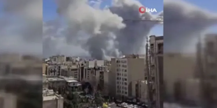 İsrail: “Tahran’a geniş bir saldırı dalgası başlatıldı”