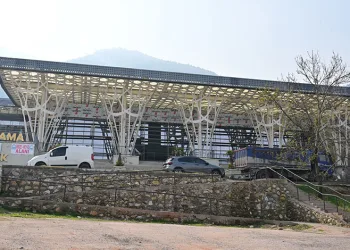 Piremir’de yol yarılandı