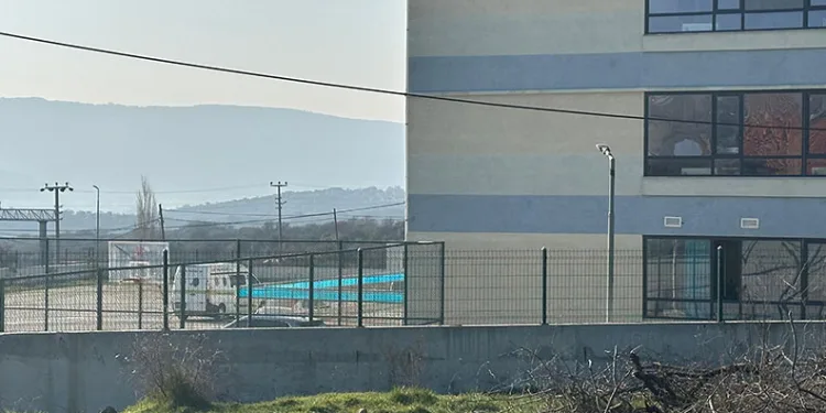 Lise öğrencisi okulun 3. katından atlayarak hayatını kaybetti