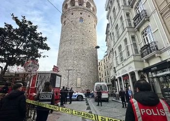 Galata Kulesi’nden atlayan kadın hayatını kaybetti