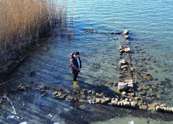 İznik Gölü’nde sular çekildi: Bir tarihi eser gün yüzüne çıktı
