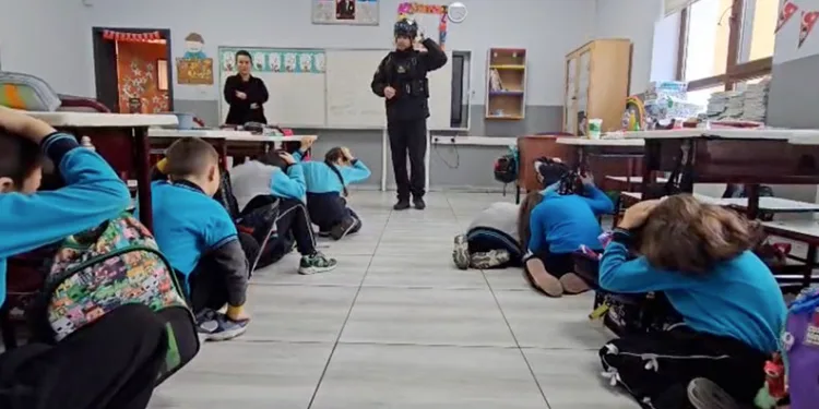 Bursa’da öğrencilere deprem bilinci eğitimi ve tatbikat