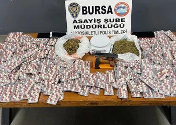 Bursa’da ‘dur’ ihtarına uymadı, evinden uyuşturucu ve silah çıktı