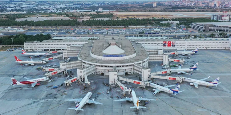 Şubat ayında havayoluyla seyahat edenlerin sayısı 45 ilin nüfusunu aştı