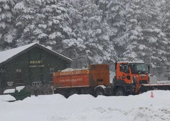 Abant Gölü Milli Parkı beyaza büründü
