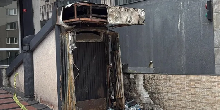 Beşiktaş’ta gece kulübü kundaklandı