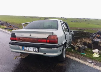 Siverek’te otomobil köprü duvarına çarptı: 5 yaralı