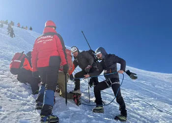 Uludağ’da mahsur kalan 2 kadın kurtarıldı