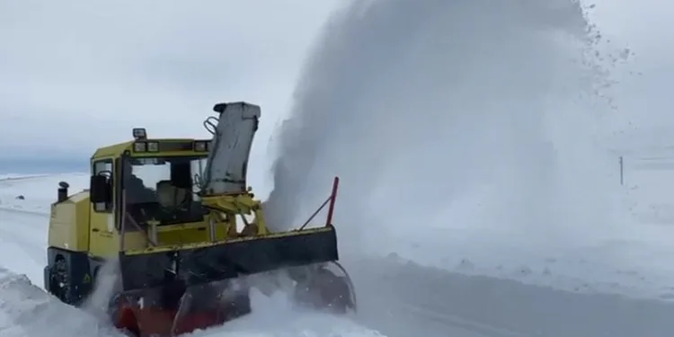 Kars’ta 25 köy yolu ulaşıma kapandı, ekipler seferber oldu