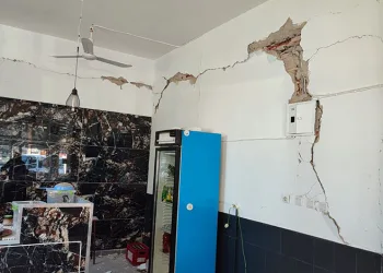 Buldan’da 5.1’lik depremin ardından bazı işletmelerde hasar meydana geldi