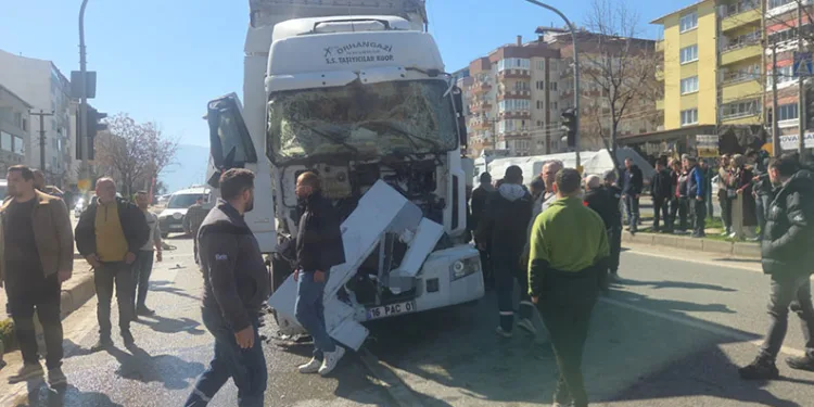 Bursa’da zincirleme kaza: 5 yaralı