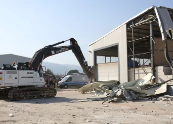 Nilüfer’de 4 kaçak bina yıkıldı