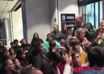 Bursa’da ihtiyaç sahibi 400 çocuğa bayram sevinci