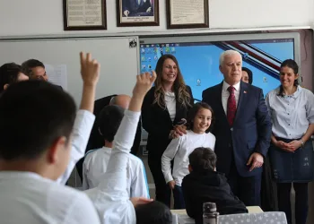 Arkadaşlarına söz verdi, Mustafa Bozbey’i sınıfa getirdi