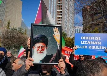 İran’ın Ankara Büyükelçiliği’nde bayraklar yarıya indi