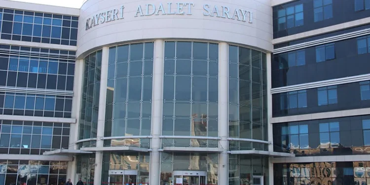 Zehir taciri borcu olduğu için uyuşturucu kuryeliği yapmış