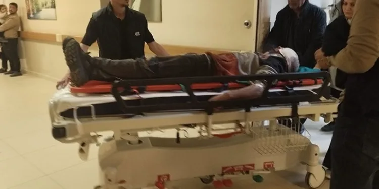 Bursa’da otomobil park halindeki tırın altına girdi