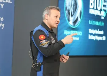 Alper Gezeravcı BTÜ öğrencileriyle buluştu