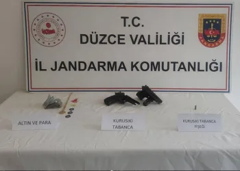 Aynı yöntemle evleri soyan 3 hırsız yakalandı