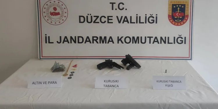 Aynı yöntemle evleri soyan 3 hırsız yakalandı