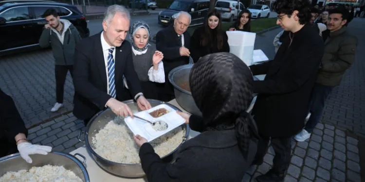 İnegöl İşletme Fakültesinde 500 Öğrenciyle İftar Sofrası Kuruldu