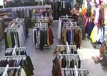 Soğukkanlı esnaf bebeği hayata bağladı