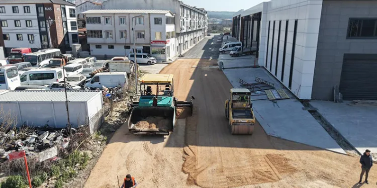 Gemlik’te Yollara Asfalt ve Taş Parke