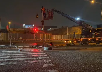 Kocaeli’de işçi servisi ile otomobil çarpıştı: 11 yaralı