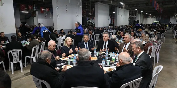 Gemlikliler dayanışma sofrasında buluştu